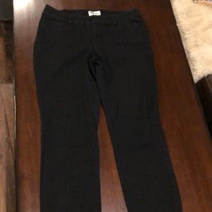 Old Navy The Diva fit size 8 black Capri